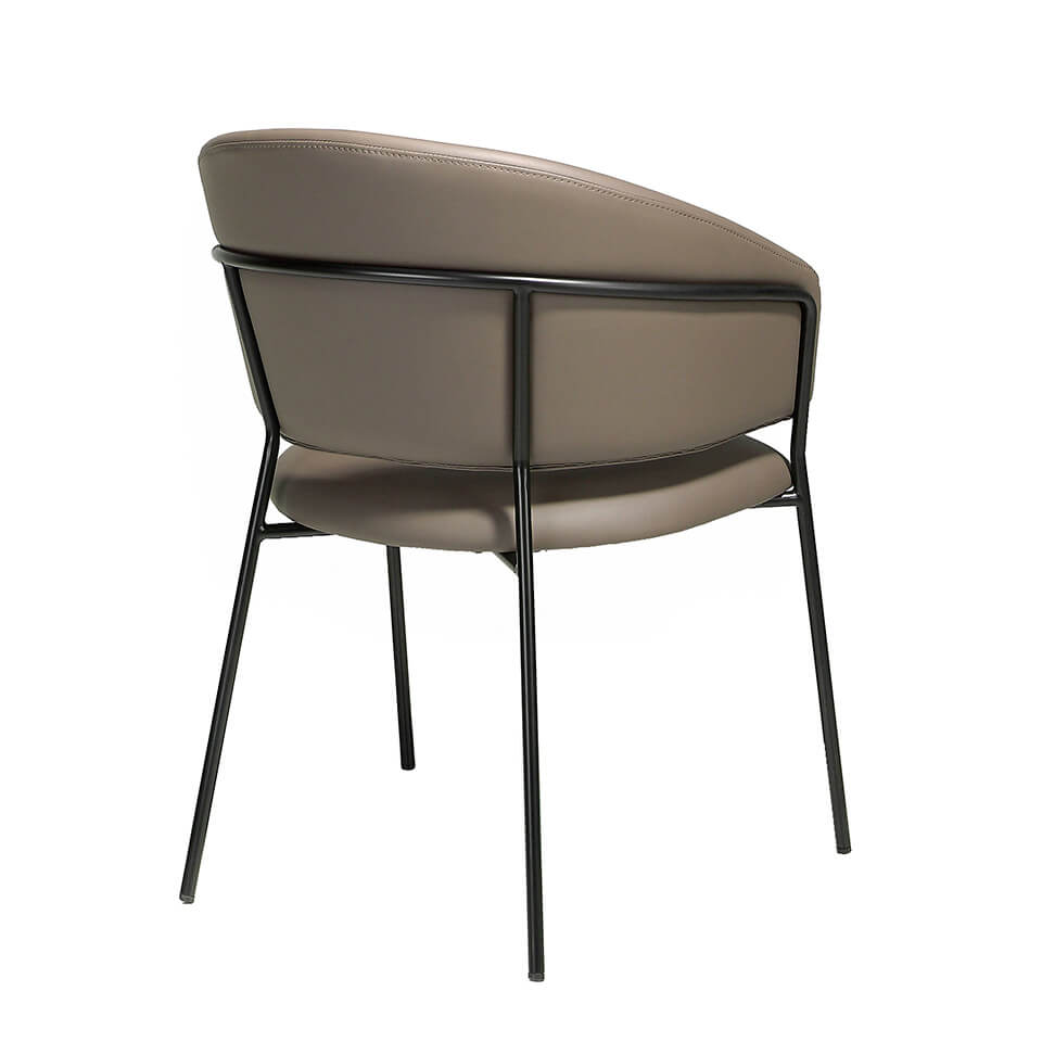 Silla para Mesa de Comedor Tapizada en Piel Mink con Patas de Acero Negro Angel Cerdá.